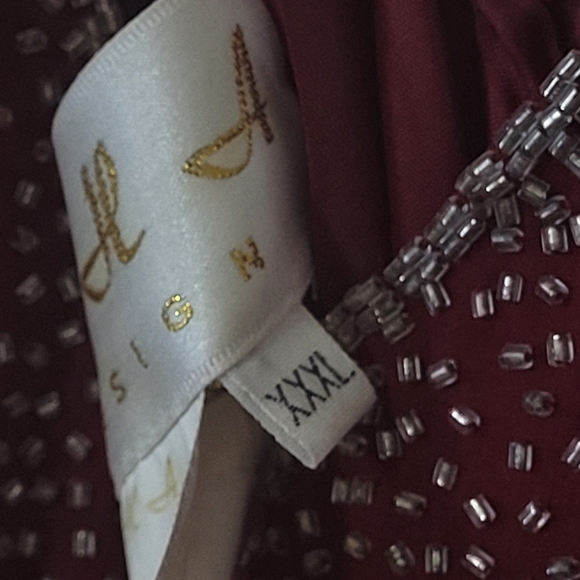 Elegant ESH Design wine red evening gown - Picture 5 of 10